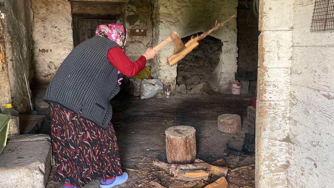 68 yaşındaki üniversite öğrencisi köyden online derslere katılıyor: Hayat bana yılmamayı öğretti 7